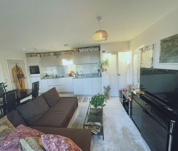 1 Bed Flat, Docklands, E16 - Photo 2