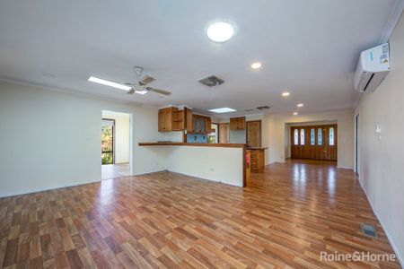 Large Family Home in Perfect Location - Photo 2