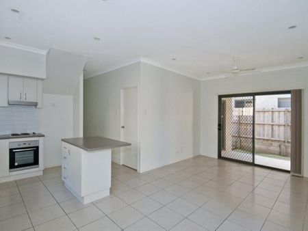 Family Home in quiet small complex - Photo 2