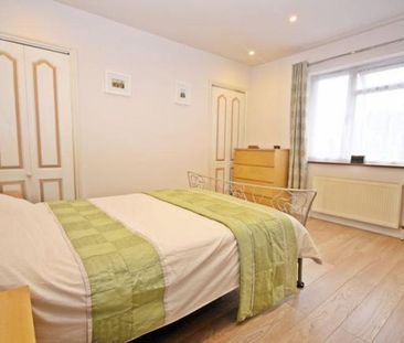 4 bedroom semi-detached house to rent - Photo 5