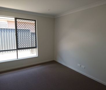 4 BEDROOM HOME IN QUIET CUL-DE-SAC - Photo 2