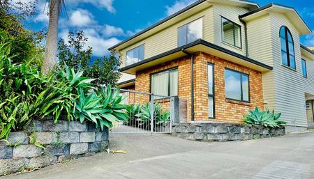 Charming 4BR Family Home in Avondale - Photo 4