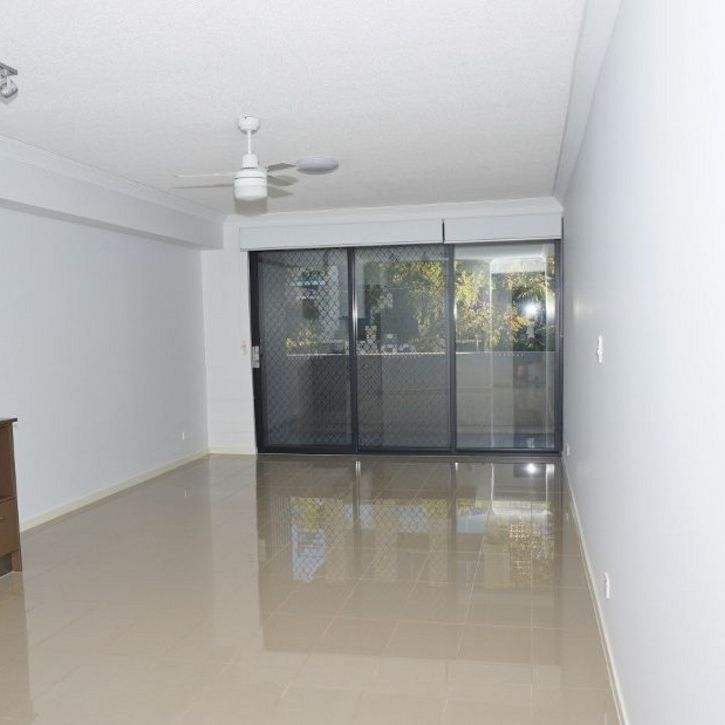 Unfurnished Apartment In Prime New Farm Location - 6 month initial lease term only - Photo 1