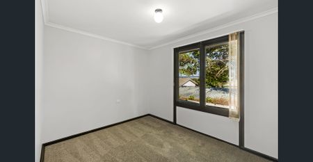 Cute 3 Bedroom Home! - Photo 2