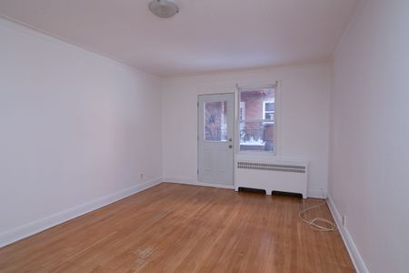 5552 Snowdon Street - Photo 2