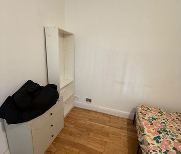 Room in a Shared House, Whites Avenue, IG2 - Photo 1
