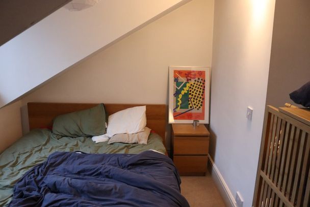 1 Bed Flat, Sheen Road, TW9 - Photo 1