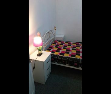 Room in a Shared House, Plashet Grove, E6 - Photo 6