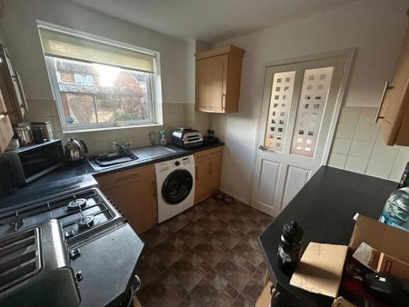 3 bedroom semi-detached house to rent - Photo 3