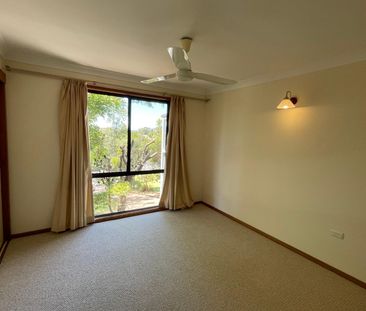 Three Bedroom Family Home - Photo 4