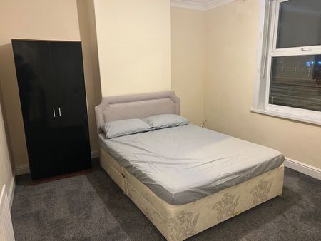 Room in a Shared House, York Road, LS9 - Photo 3