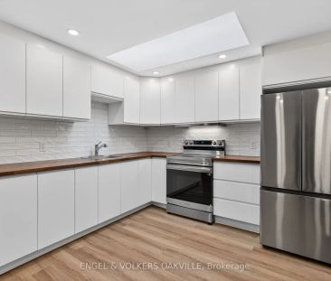 131 Lakeshore Road E #4 - Photo 2