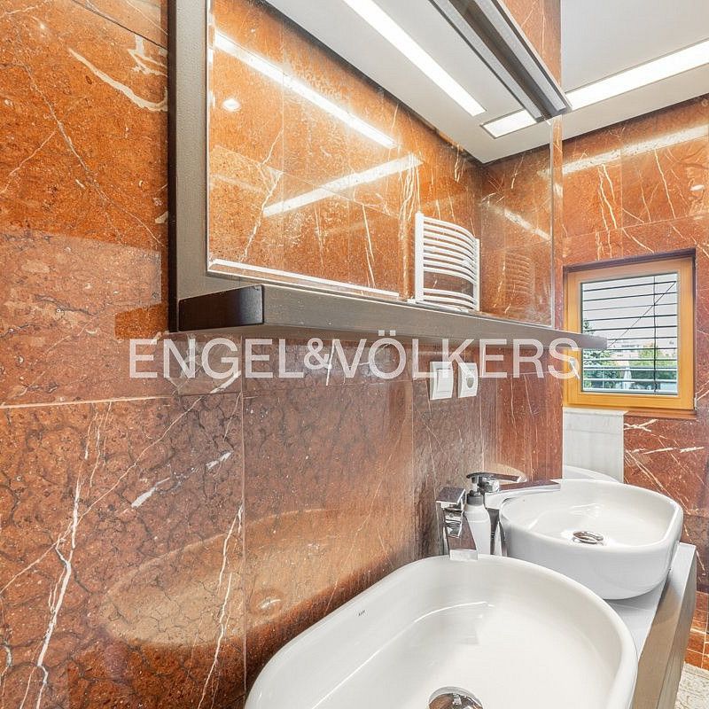 Pronájem bytu 4+1 151 m² - Photo 1
