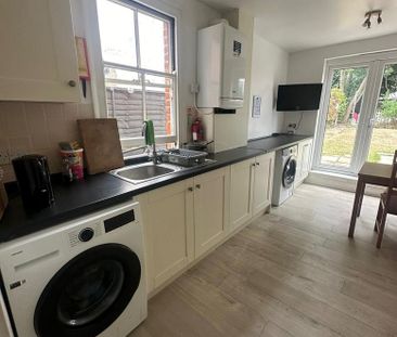 1 bedroom in a house share to rent - Photo 5