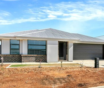 STUNNING NEAR NEW FAMILY HOME - Photo 2