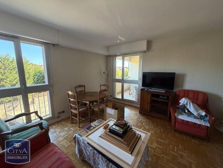 Location Appartement 3 pièces 65m² CHATEAUROUX 36000 - Photo 2