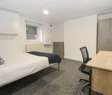 5 bedroom terraced house to rent - Photo 4