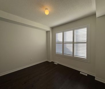 For Lease - 2905 Starlight Drive, Pickering, Ontario - Photo 4