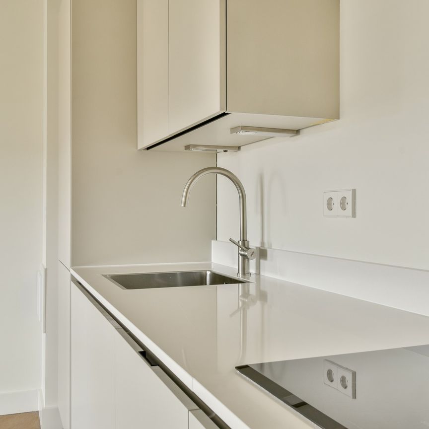For rent: Rooseveltlaan 45-5, 1079 AC Amsterdam - Photo 1