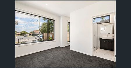 Light Filled Family Living - Photo 3