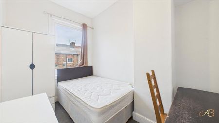 4 bedroom terraced house to rent - Photo 4