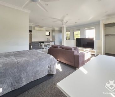 Fully Furnished Studio Apartment - Resort Style Complex 100M to Wes... - Photo 3