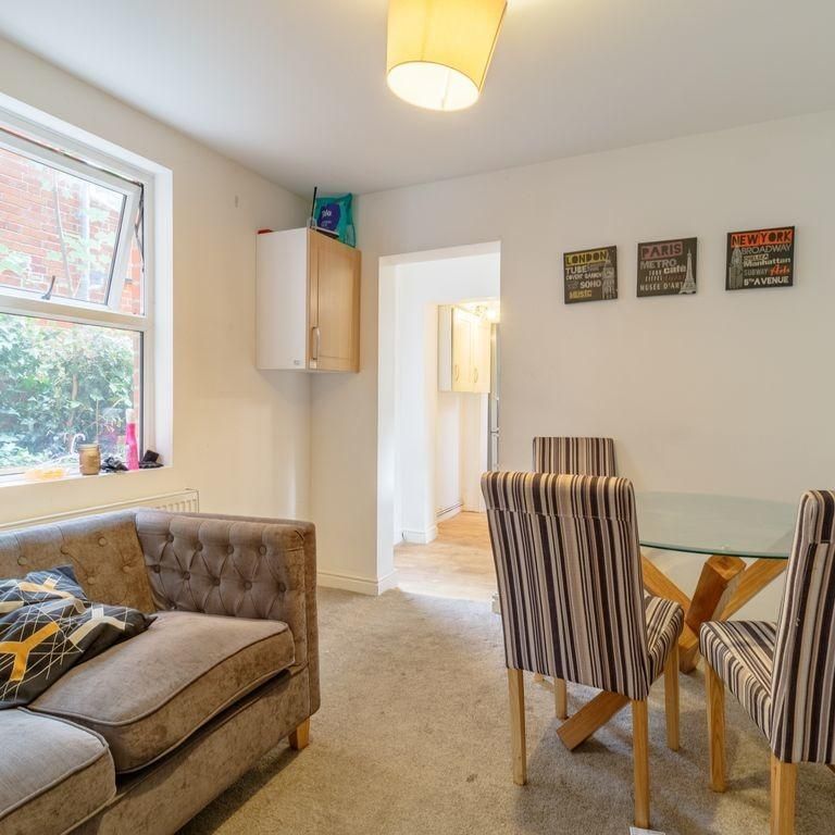 1 bedroom in a house share to rent - Photo 1