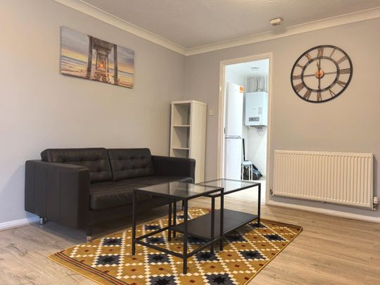 2 bedroom house to rent Armory Lane, Portsmouth, PO1 - Photo 1