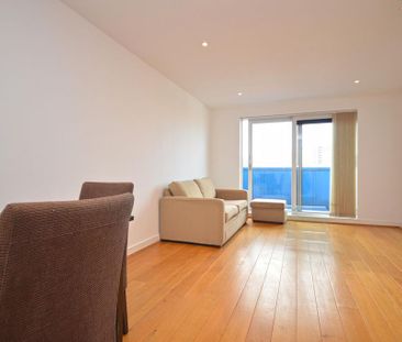 2 bedroom flat to rent - Photo 2