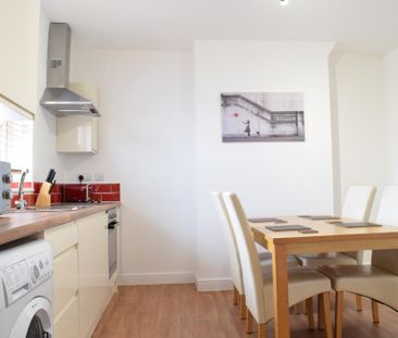 2 bedroom flat to rent - Photo 2