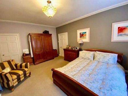 3 bedroom flat to rent - Photo 5