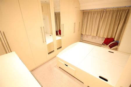 Byron Avenue, Hounslow - Photo 3