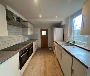 1 bedroom in a house share to rent - Photo 3