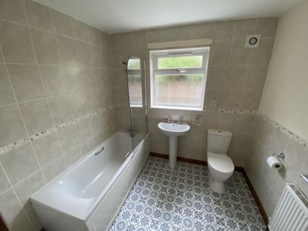 2 bedroom detached bungalow to rent - Photo 5