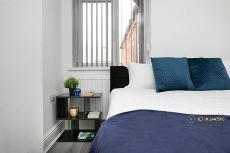 5 bedroom terraced house to rent - Photo 4