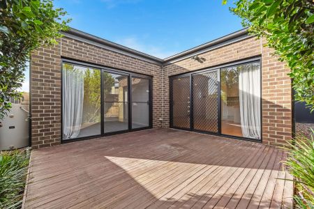 Low Maintenance 2 Bedroom Unit - Photo 5