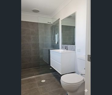 AVAILABLE 06/03/26- 3 BED 2 BATH TOWNHOUSE WITH MULTI PURPOSE ROOM ... - Photo 5