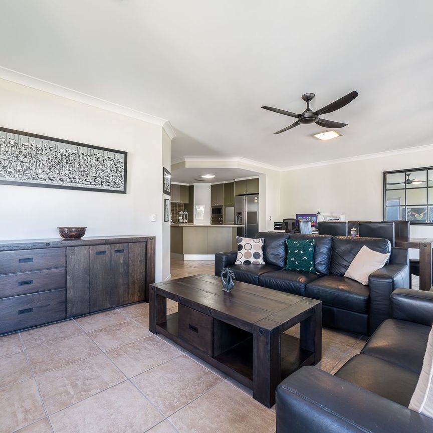 3-Bedroom Apartment in Prestigious Emerald Lakes - Photo 1