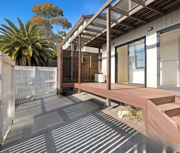 Classic 2Br Townhouse in Maribyrnong! - Photo 2