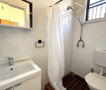 2 Bedroom home in the heart of Marrickville! - Photo 3