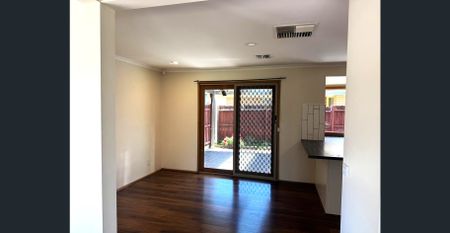 Spacious 3-Bedroom Family Home in Prime Narre Warren Location!! - Photo 2