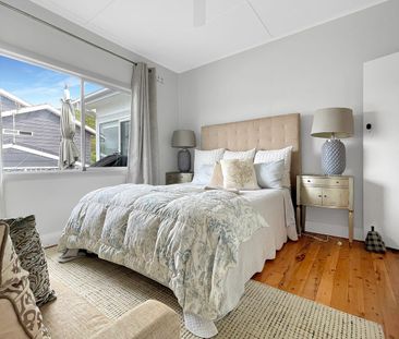 Beautiful Family Home with Water Views – Point Clare - Photo 4