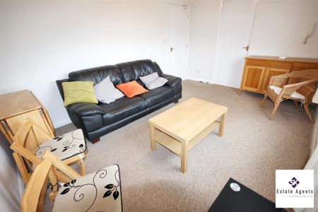 2 Bedroom Flat/Apartment To Let - Photo 3