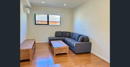 SHAREHOUSE HOUSE - ALL BILLS INCLUDED - Photo 3