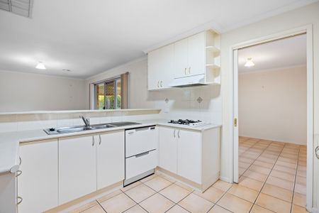 Spacious 4-bedroom Family Home In Quiet Location – Easy Access To Lavington & Albury Cbd - Photo 2