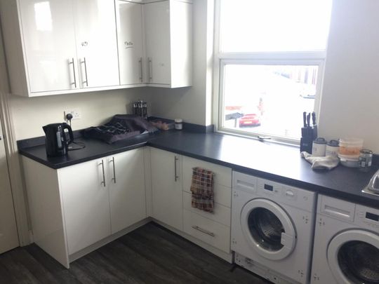 1 bedroom in a flat share to rent - Photo 1