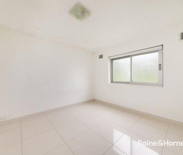 RENOVATED GROUNDFLOOR TWO BEDROOM! - Photo 5