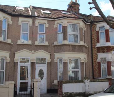 4 bedroom terraced house to rent - Photo 3