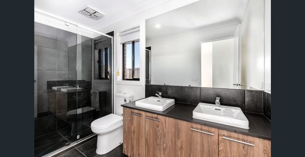 Stylish Brand-New Family Home in a Peaceful Thornhill Park Location - Photo 1