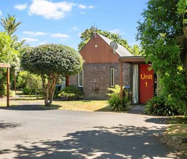 Character 1 bedroom townhouse - Photo 5